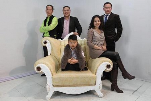 “Бүх насныханд зориулав” хэмээх тодотголтой нэгэн кино